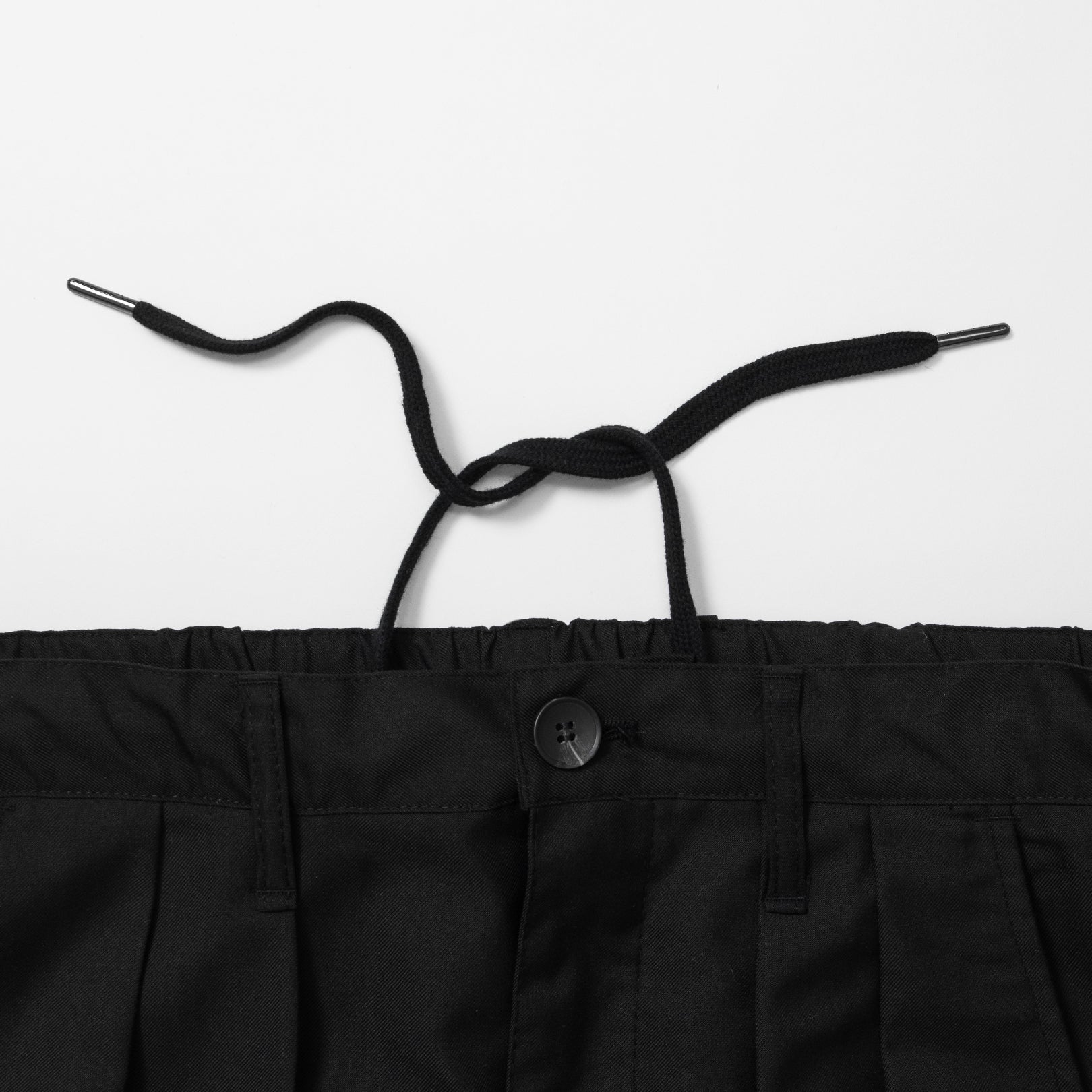 Two Tuck Slacks [Black]