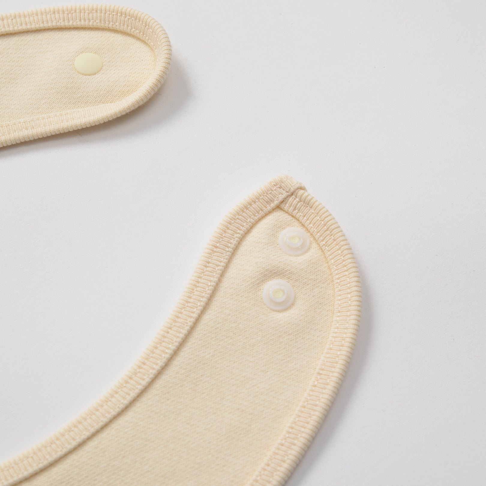 Script Logo Bib [Natural]